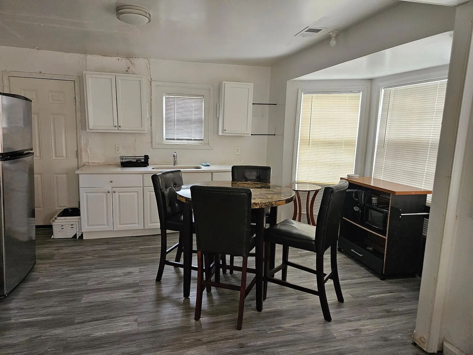 2 bed, 1000 sqft, $1,350 — Photo 2