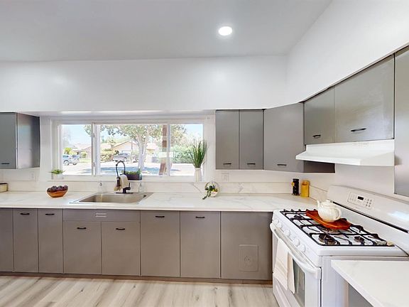 2nd image of 3015 N Adoline Ave