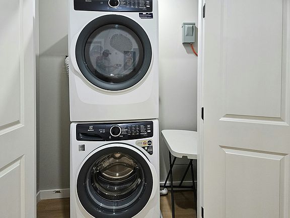 4th image of 1487 5th Ave Unit 2