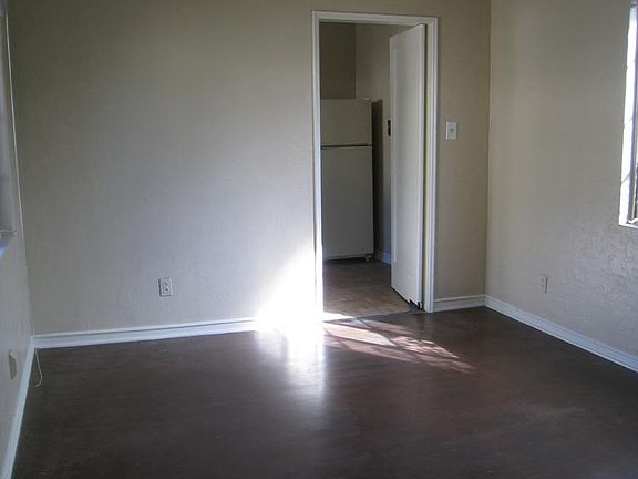 4th image of 825 N 5th Ave APT 4