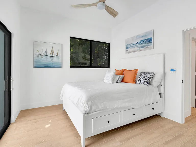 1248 N Harbor Dr — Photo 37