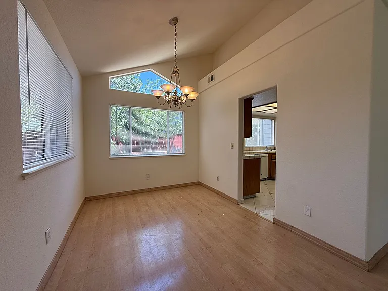 581 Hellyer Ave — Photo 16