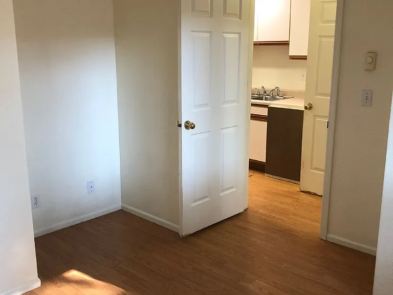 700 NE Johnson St #17 — Photo 6
