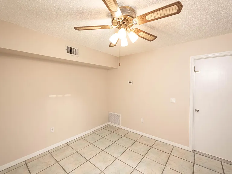 47 Bogart Pl — Photo 7