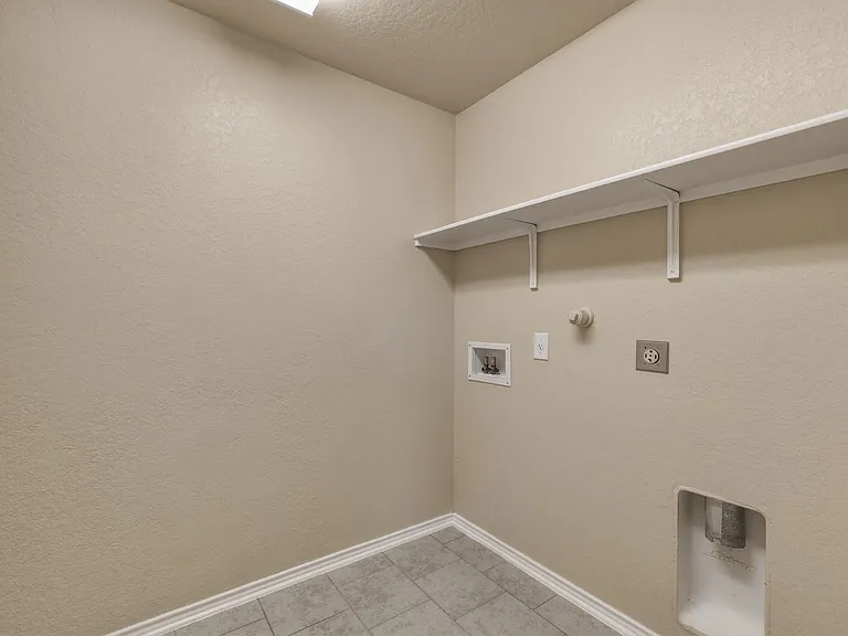 8810 Double Oak — Photo 27