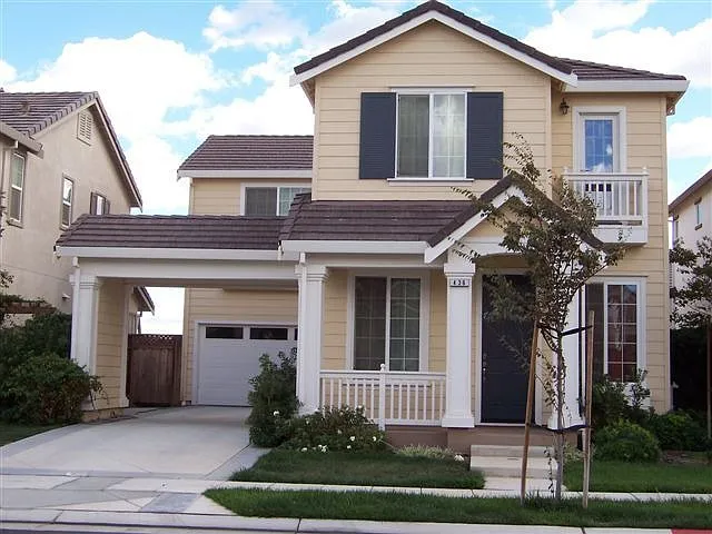 436 Steven St photo 1