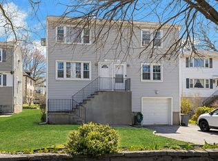 171 1/2 Henry St, Greenwich, CT 06830