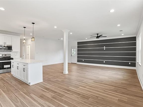 4th image of 9027 Fig St
