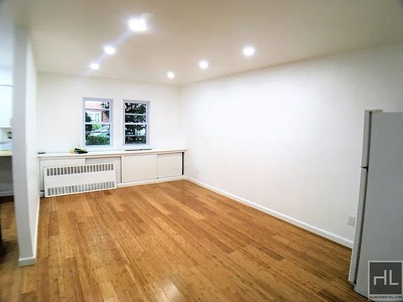 3rd image of 717 E 58th St #1