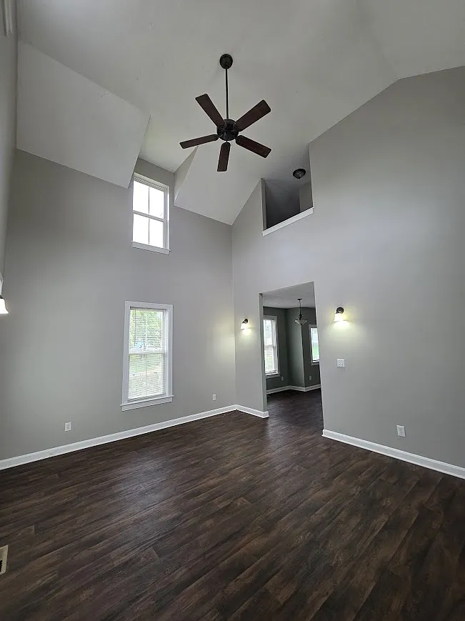 3 bed, 2056 sqft, $2,100 — Photo 4