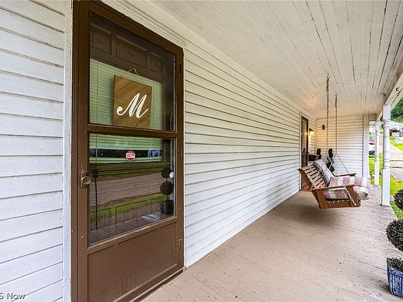 3rd image of 813 Warren St