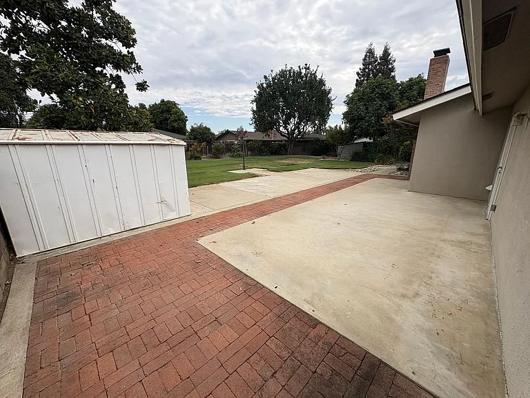 2232 E Paradise Ave — Photo 30