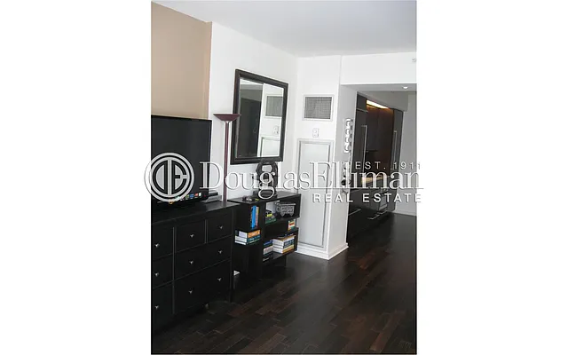 Rented by Douglas Elliman | media 31