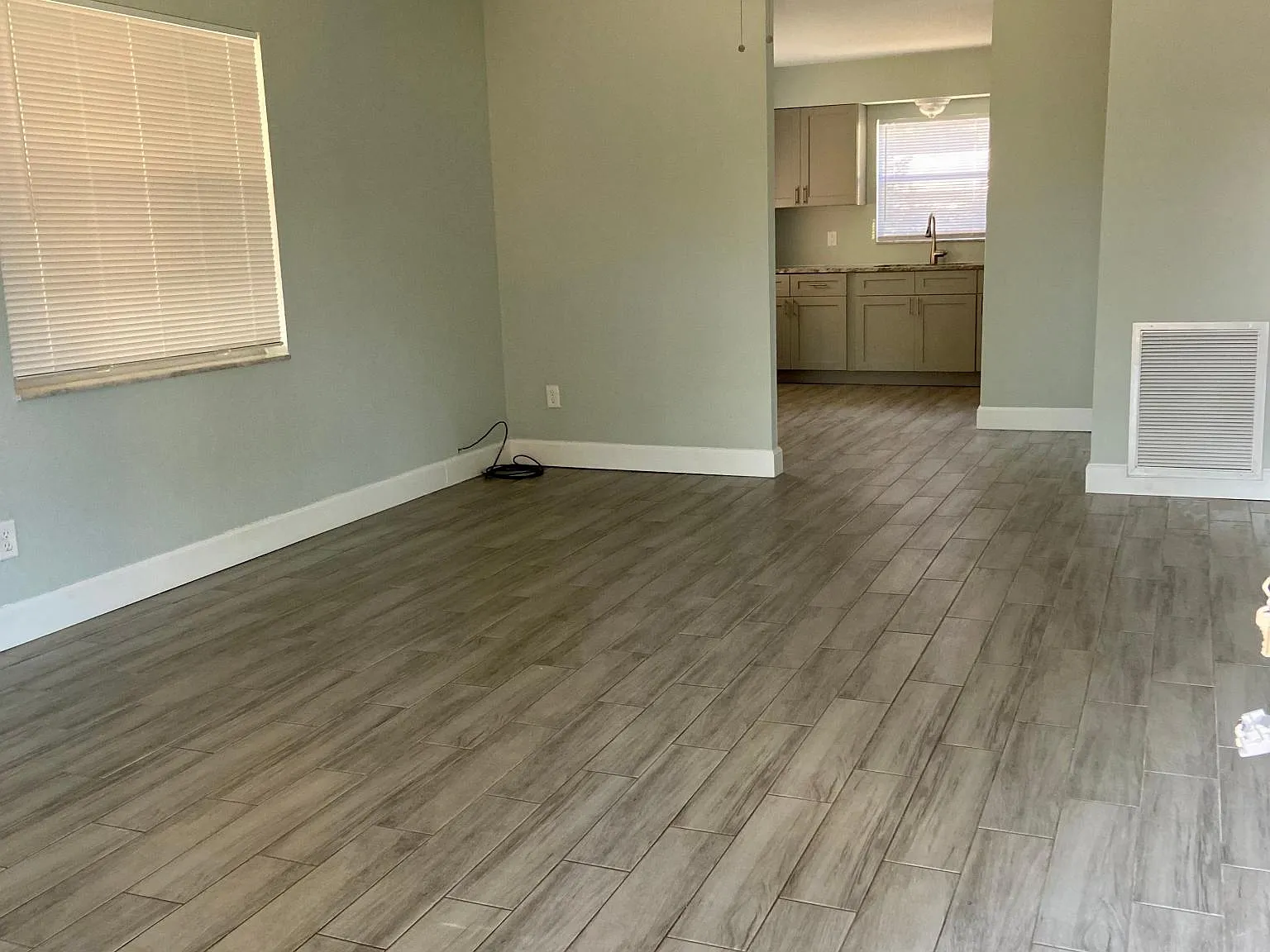 2 bed, 884 sqft, $1,800 — Photo 2