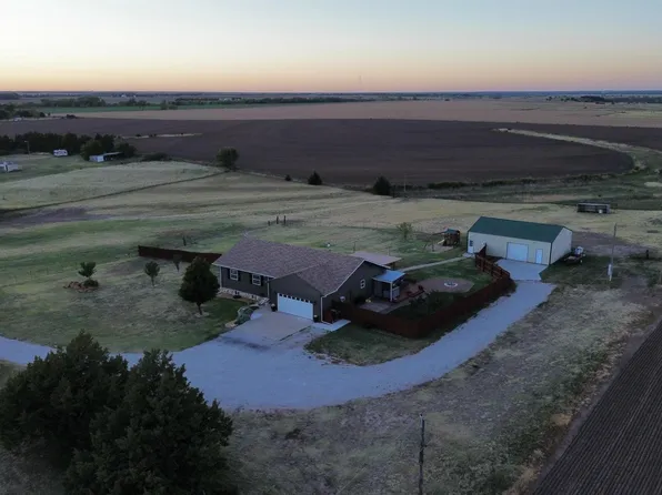 142 NE Santa Fe Trl, Great Bend, KS 67530