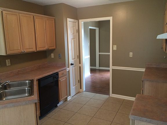 3rd image of 50 Country Place Dr