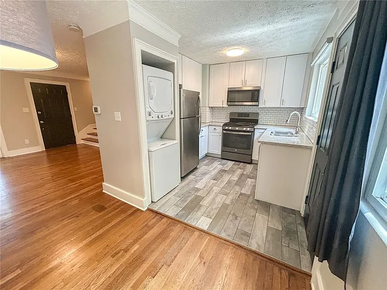 411 10th St NE #7 — Photo 24