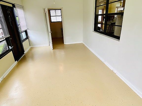 4th image of 203 SE 25th Ave