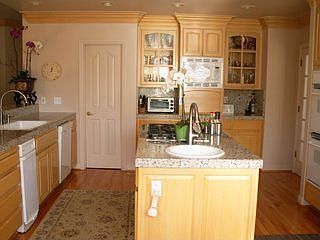 4th image of 828 Weichert Dr