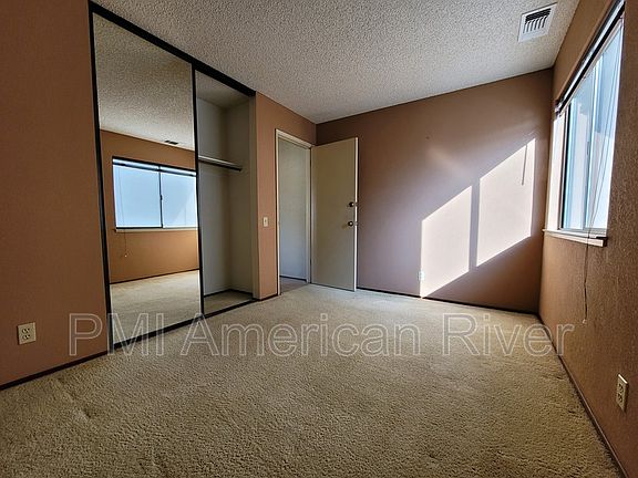 5th image of 171 River Run Cir