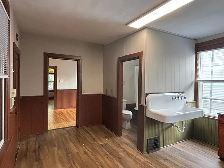 375 Erie Street — Photo 7
