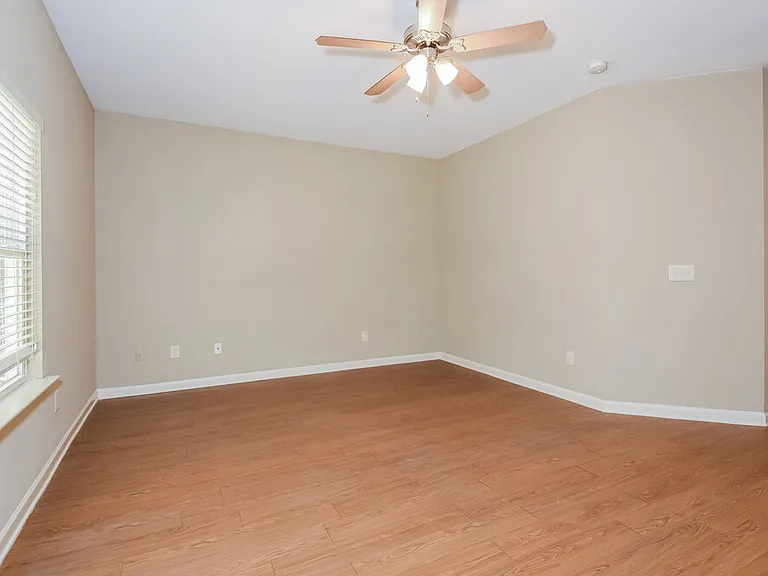 504 Hillcrest Cir — Photo 6