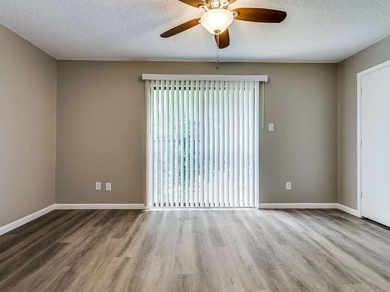 3214 Walton Ave — Photo 7