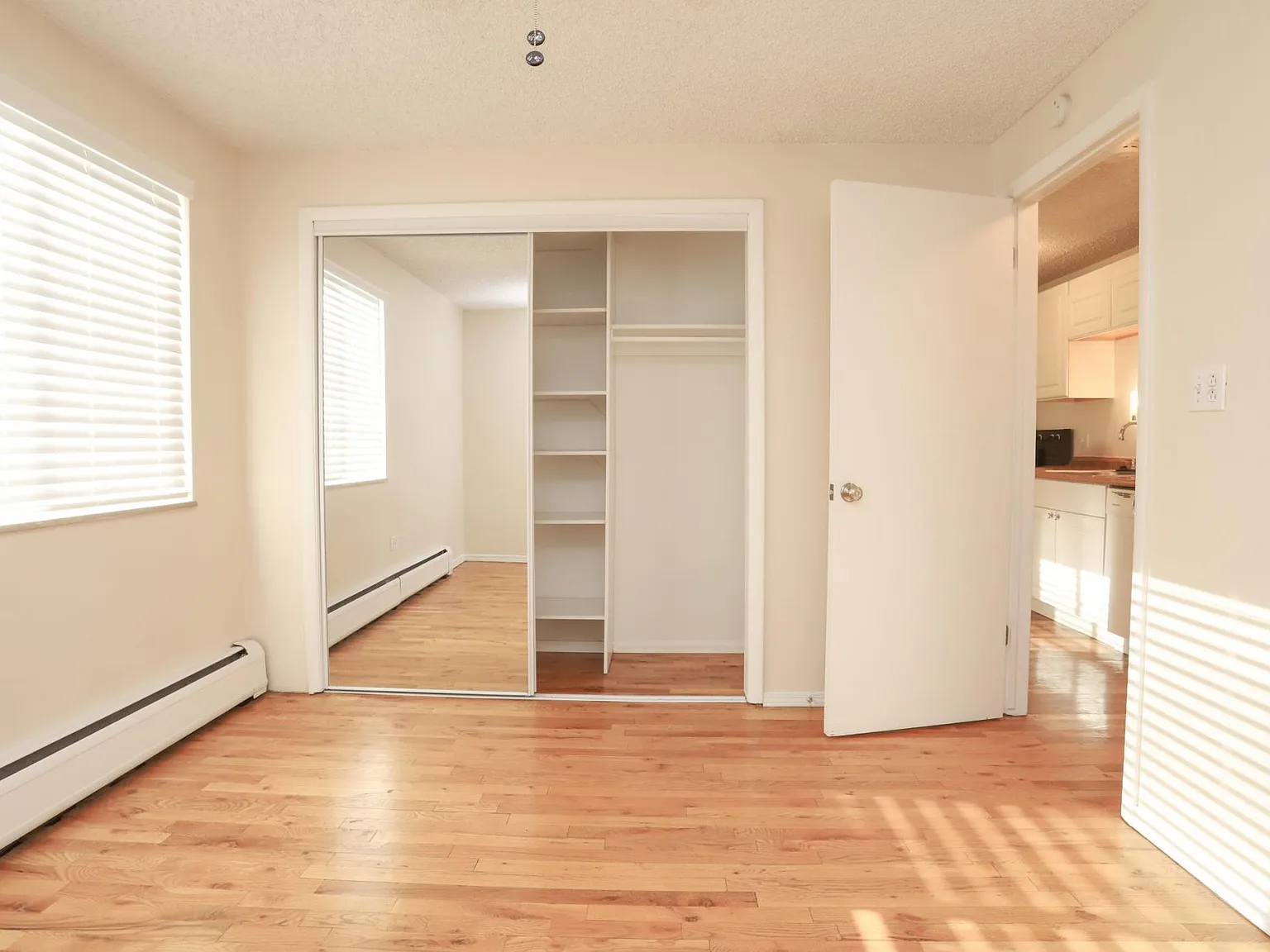 140 S Ogden St — Photo 3