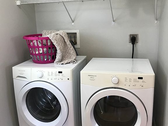 4th image of 648 Hudson St #1