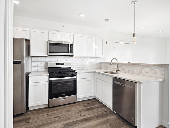 5th image of 240 E Girard Ave #8