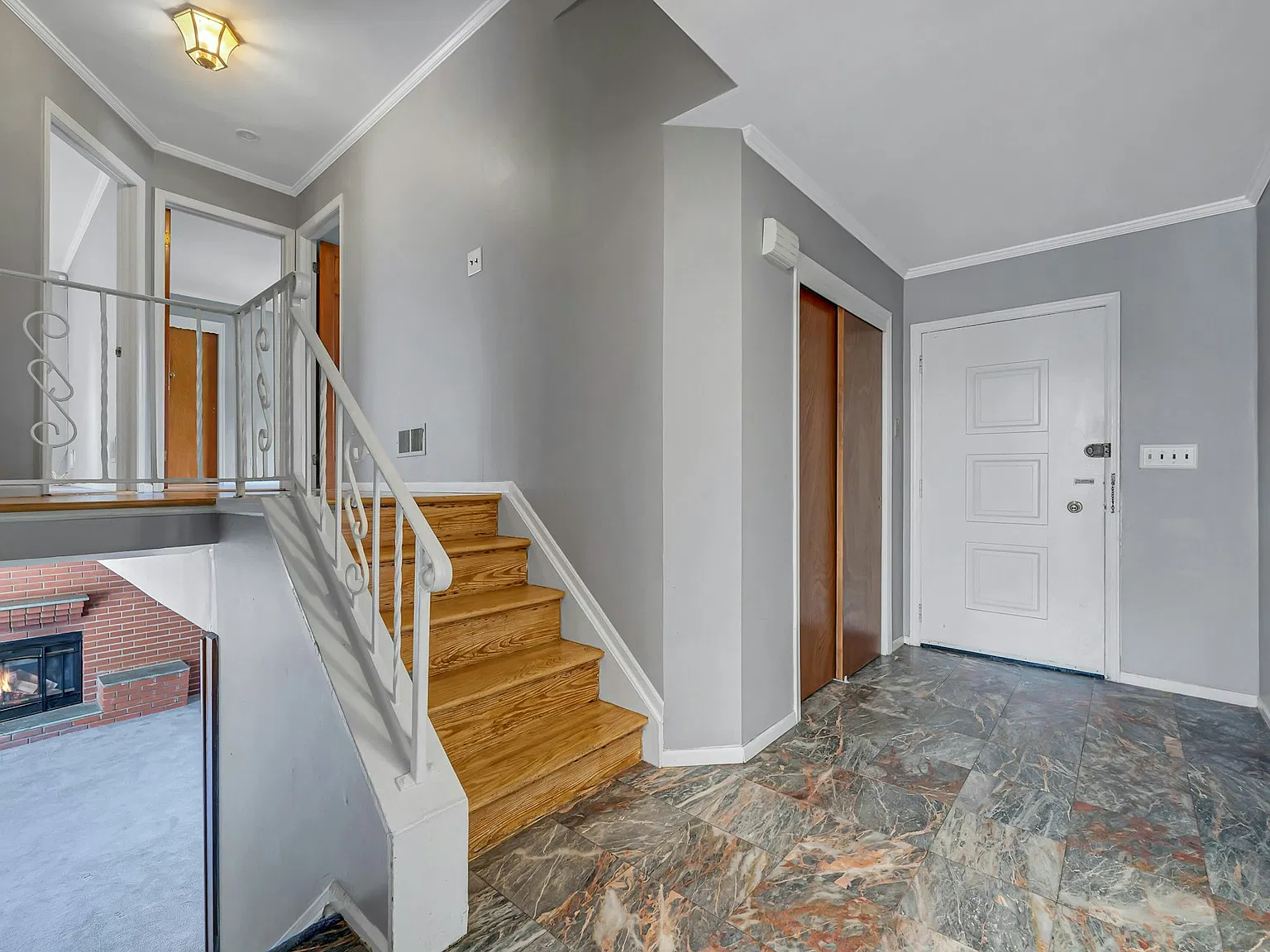3 bed, 2500 sqft, $5,975 — Photo 2