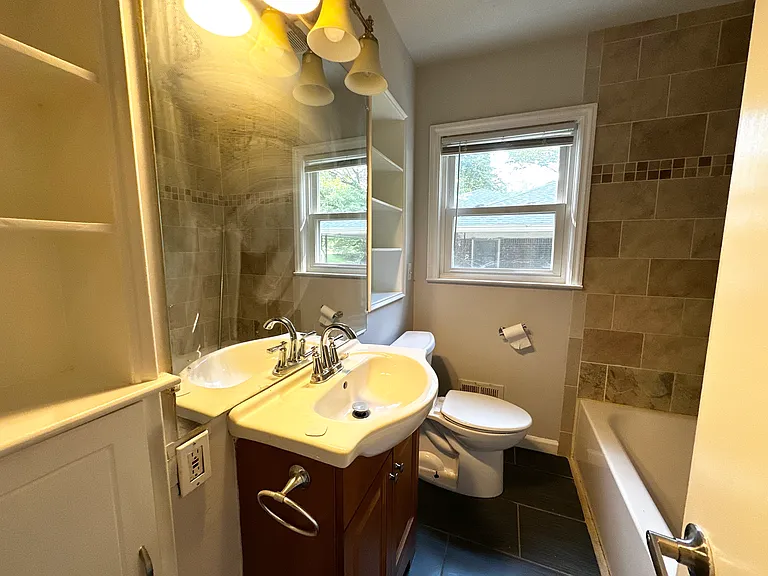 538 N Superior Ave — Photo 35