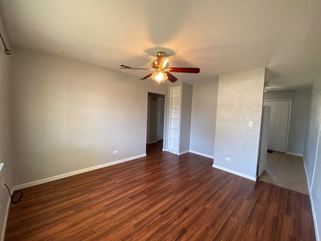 3214 W Kansas - A — Photo 3
