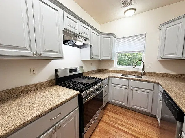 1 bed, 524 sqft, $2,200 — Photo 2