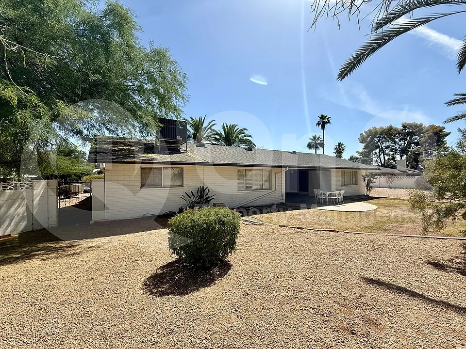 2238 E Montebello Ave