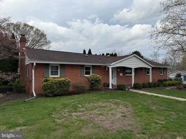 18 Oaklawn Blvd, Ephrata, PA 17522