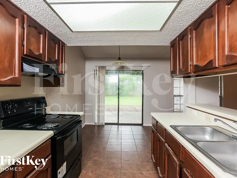 7527 Lincoln Village Dr — Photo 9