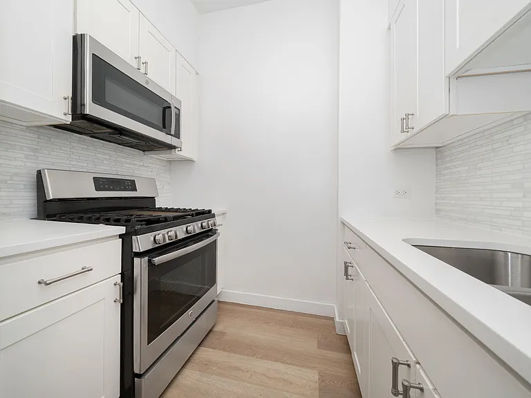 75-25 153rd St #710 — Photo 4