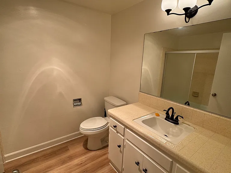 423 E Cedar Ave #C — Photo 17
