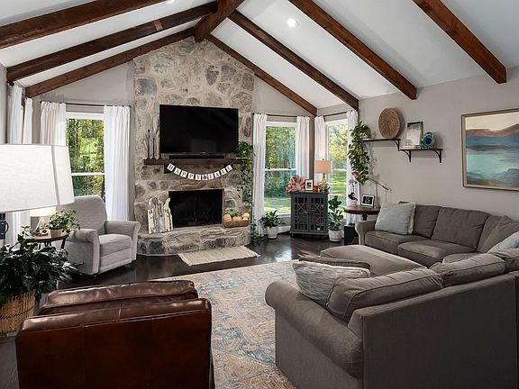 4th image of 508 Julianne Dr