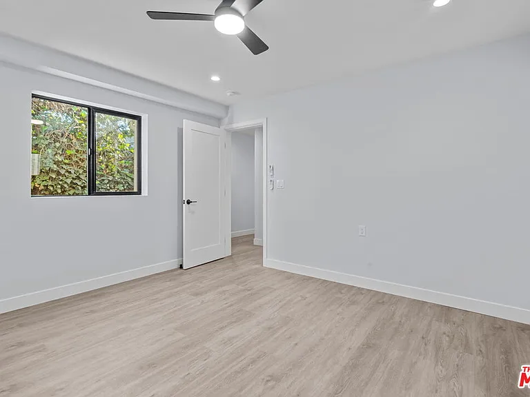 1518 1/4 Stearns Dr — Photo 11