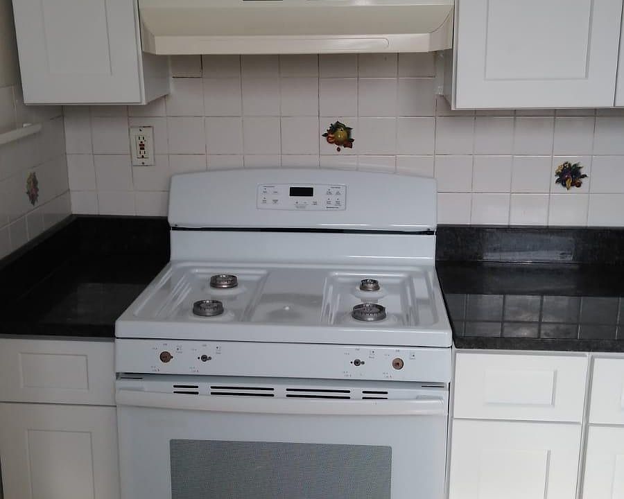 1st image of 213 Bloomfield Ave Floor 3