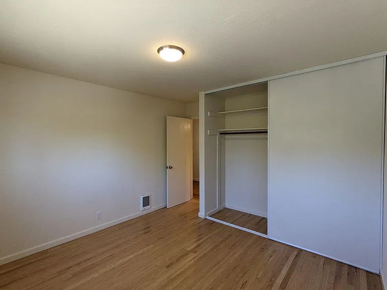 2534 Benvenue Ave — Photo 71
