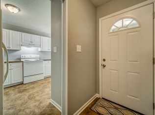 717 Farmdale Way NE, Kennesaw, GA 30188