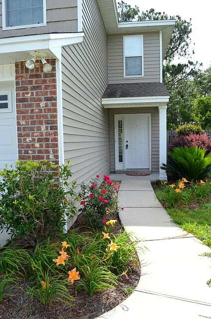 3 bed, 2.5 bath, 1717 sqft, $2,200 — Photo 3