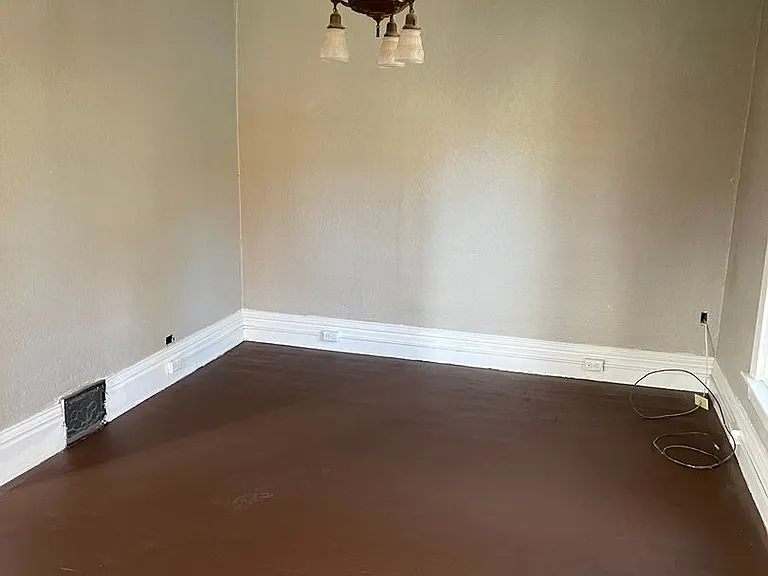 1135 Rainbow Dr — Photo 2