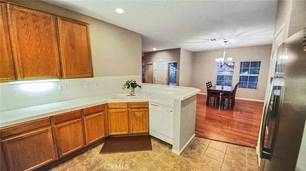 3 bed, 2.5 bath, 1964 sqft, $3,300 — Photo 3