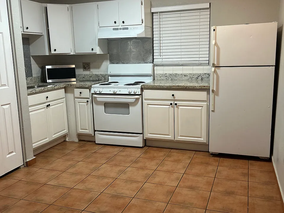 12707 W Amy Dr #4