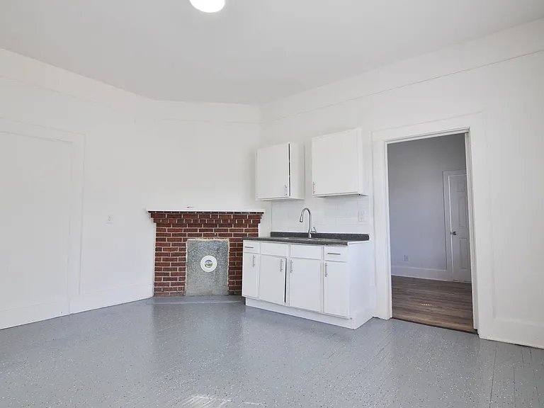 4918 N Main St — Photo 5