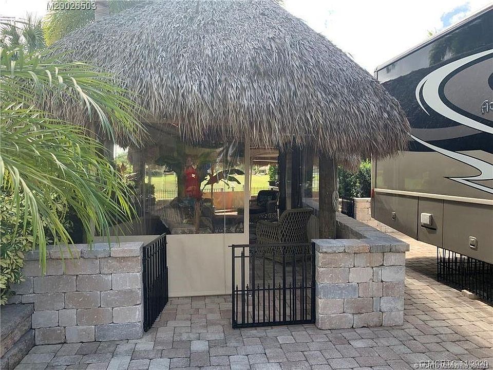 1st image of 376 NW Boundary Dr